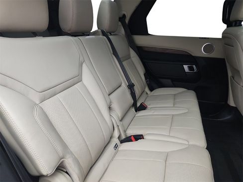 Used 2020 Land Rover Discovery HSE image 29