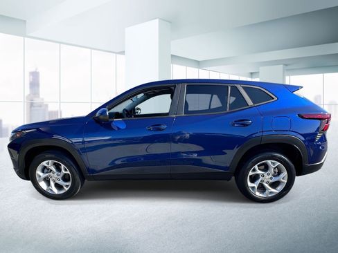Used 2024 Chevrolet Trax LS w/ LS Convenience Package FWD image 2