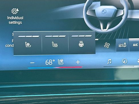 Certified 2023 BMW 740i 740i w/ Parking Assistance Package image 21