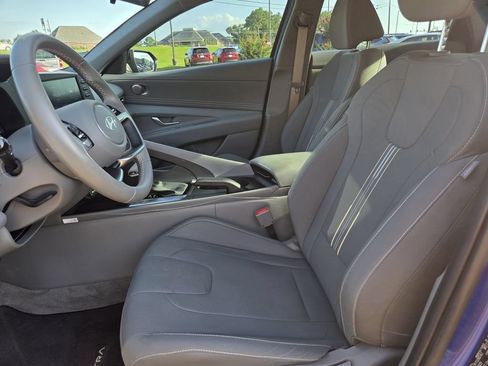 Used 2025 Hyundai Elantra Sport FWD image 12
