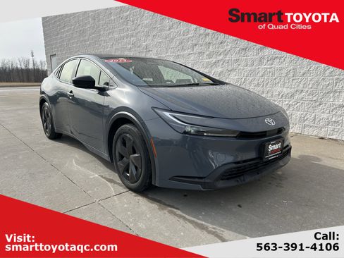 Used 2024 Toyota Prius LE image 1