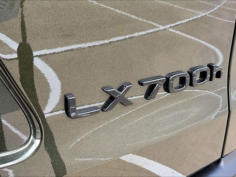 New 2026 Lexus LX 700h Luxury image 15