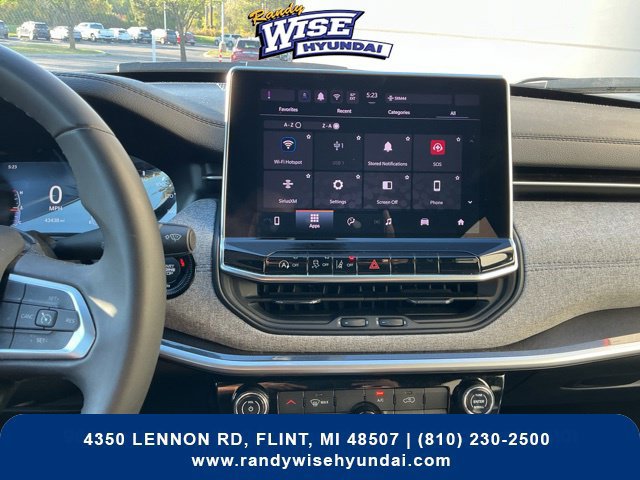 Used 2024 Jeep Compass Latitude AWD/4WD image 3