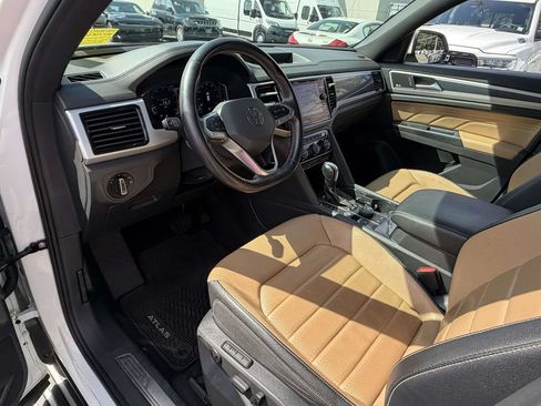 Used 2021 Volkswagen Atlas Cross Sport SEL Premium AWD/4WD image 19