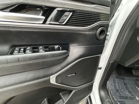 Used 2024 Jeep Wagoneer Series II w/ Flexible Seating Group image 17