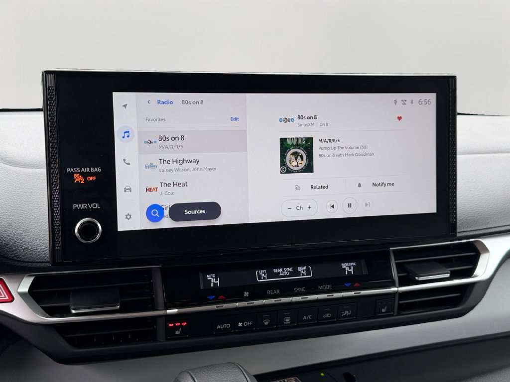 Used 2026 Toyota Sienna XLE FWD image 18