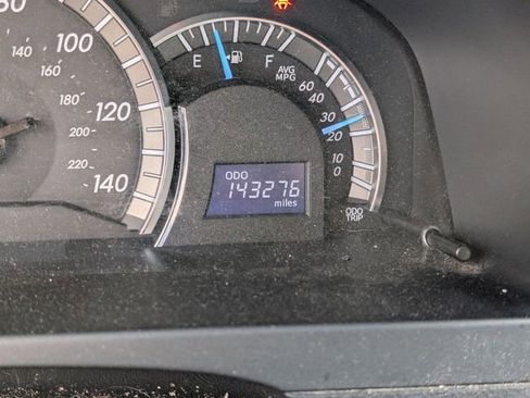 Used 2014 Toyota Camry SE FWD image 10