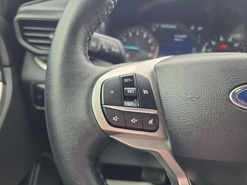 Used 2024 Ford Explorer XLT image 24