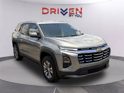 New 2026 Chevrolet Equinox LT FWD image 2