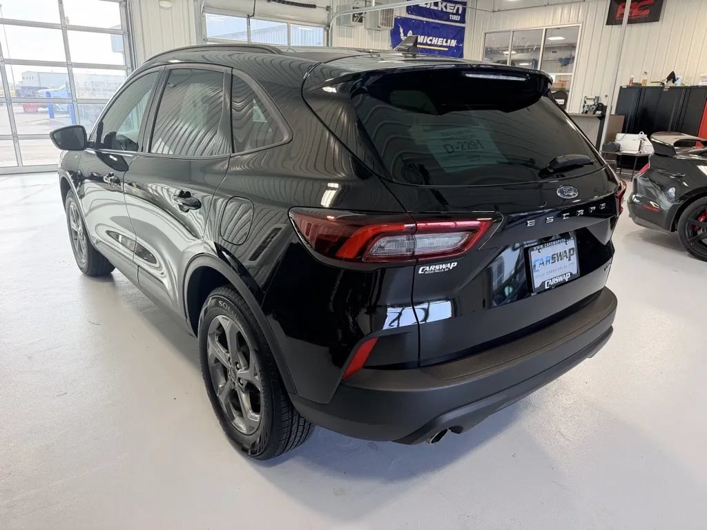 Used 2025 Ford Escape ST-Line Select AWD/4WD image 5
