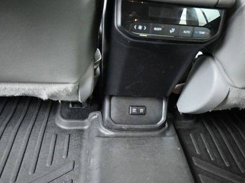Used 2021 Toyota Highlander XLE FWD image 24
