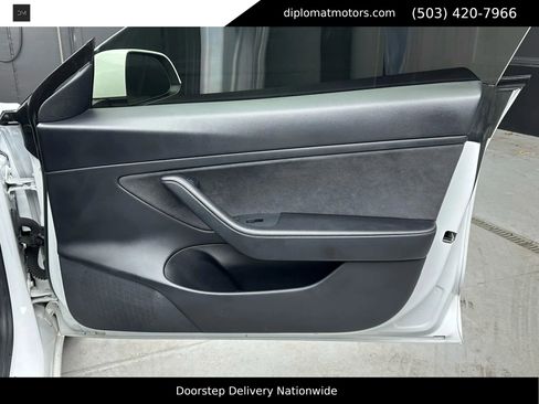 Used 2021 Tesla Model 3 Performance image 23