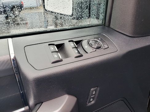 Used 2019 Ford F150 XLT w/ Equipment Group 302A Luxury AWD/4WD image 12