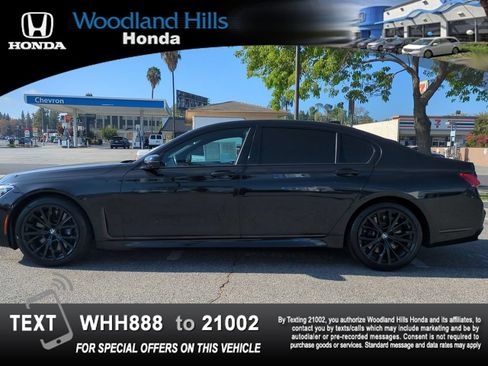 Used 2022 BMW 740i w/ M Sport Package RWD image 8