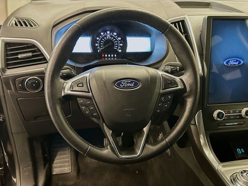 Used 2024 Ford Edge Titanium image 18