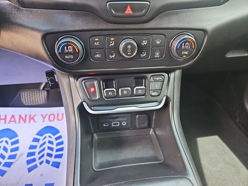 Used 2018 GMC Terrain SLT w/ Preferred Package AWD/4WD image 18