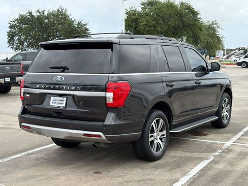 Used 2022 Ford Expedition XLT RWD image 9