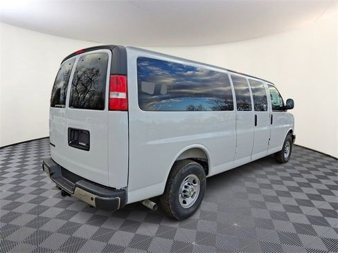 New 2025 Chevrolet Express 3500 LS image 4