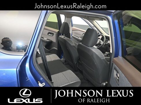 Used 2023 Nissan Rogue SV image 13