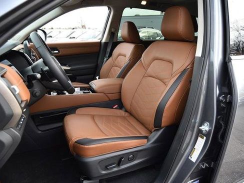 New 2025 Nissan Pathfinder Platinum image 24