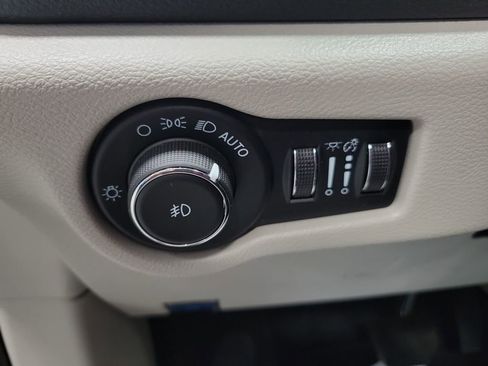 Used 2022 Chrysler Pacifica Touring-L AWD/4WD image 39