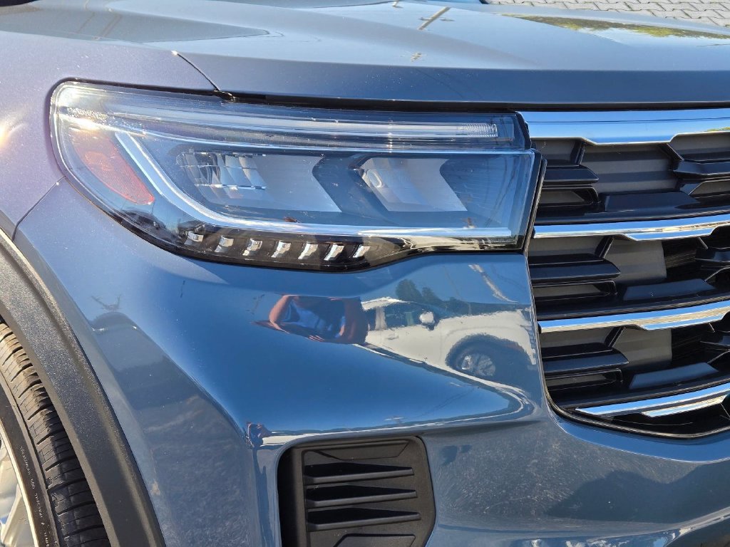 Used 2026 Ford Explorer Active RWD image 2