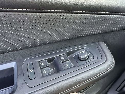 Used 2025 Volkswagen Atlas SE image 33