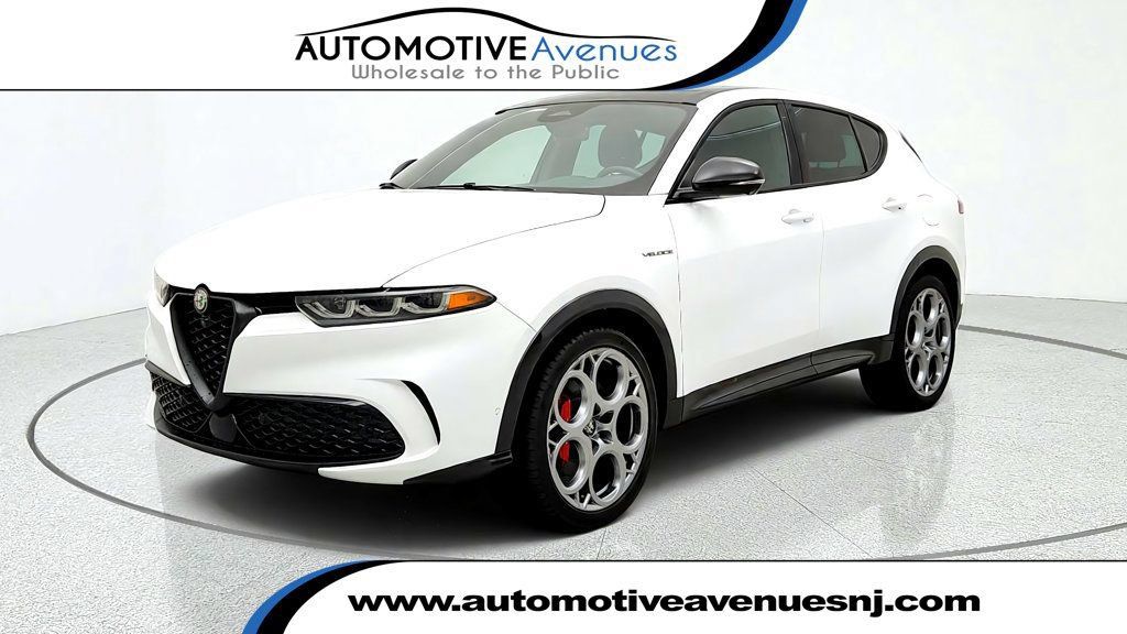 Used 2024 Alfa Romeo Tonale Veloce w/ Active Assist Package AWD/4WD image 1