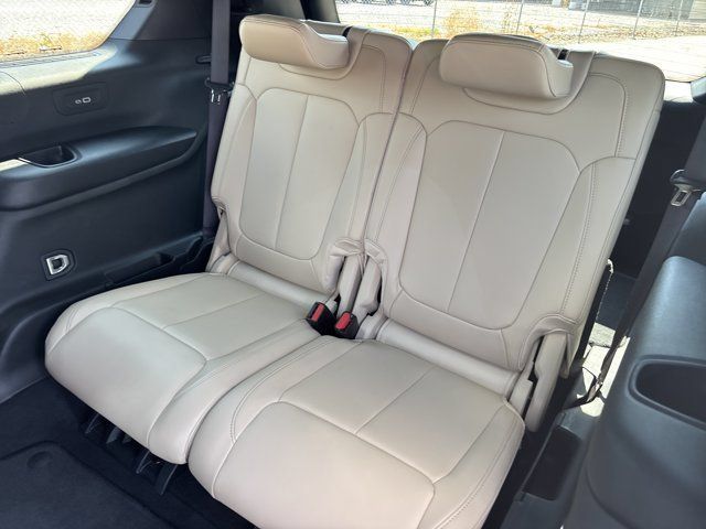 Used 2025 Jeep Grand Cherokee L Limited AWD/4WD image 15