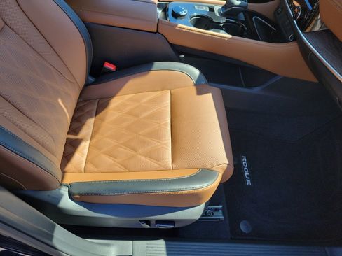 Used 2024 Nissan Rogue Platinum w/ Platinum Premium Package image 18