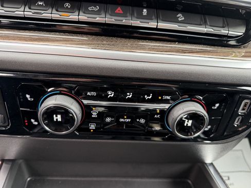 Used 2025 Chevrolet Silverado 1500 LT Trail Boss w/ Convenience Package II image 10