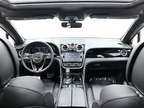 Used 2018 Bentley Bentayga AWD/4WD image 25