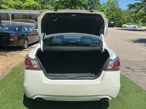 Used 2015 Nissan Altima 2.5 SV FWD image 11