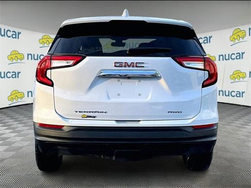 Used 2024 GMC Terrain SLE image 4