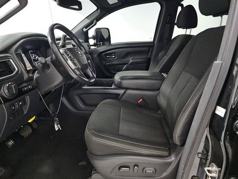 Used 2019 Nissan Titan SV w/ SV Convenience Package AWD/4WD image 11