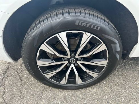 Used 2023 Volvo XC60 B5 Plus AWD/4WD image 4