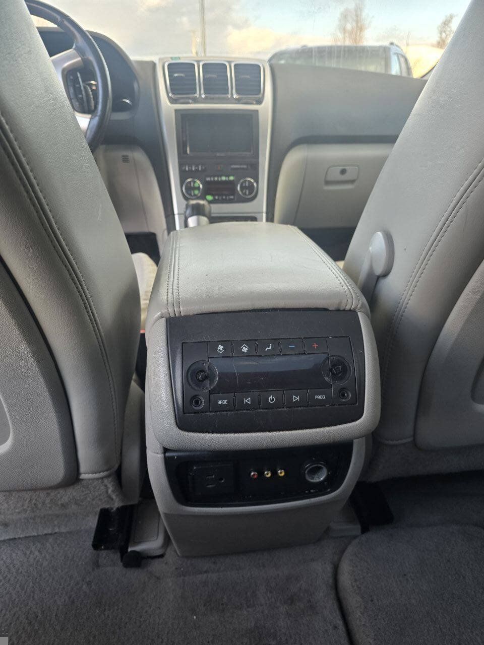 Used 2012 GMC Acadia SLT AWD/4WD image 21