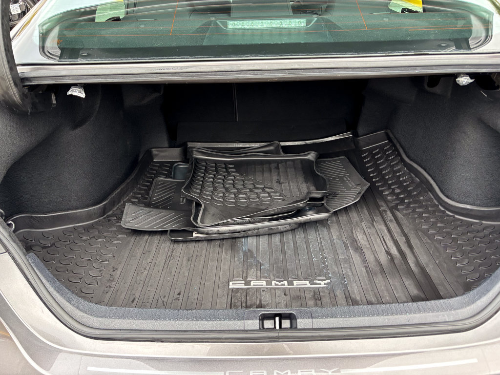Used 2022 Toyota Camry LE FWD image 43