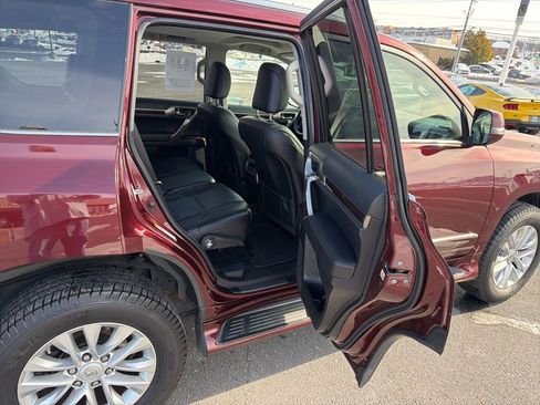 Used 2015 Lexus GX 460 w/ Premium Package image 19