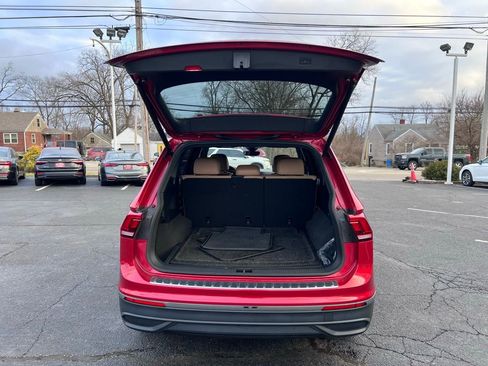 Used 2022 Volkswagen Tiguan SE image 13
