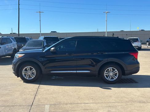Used 2020 Ford Explorer XLT w/ Equipment Group 202A image 7