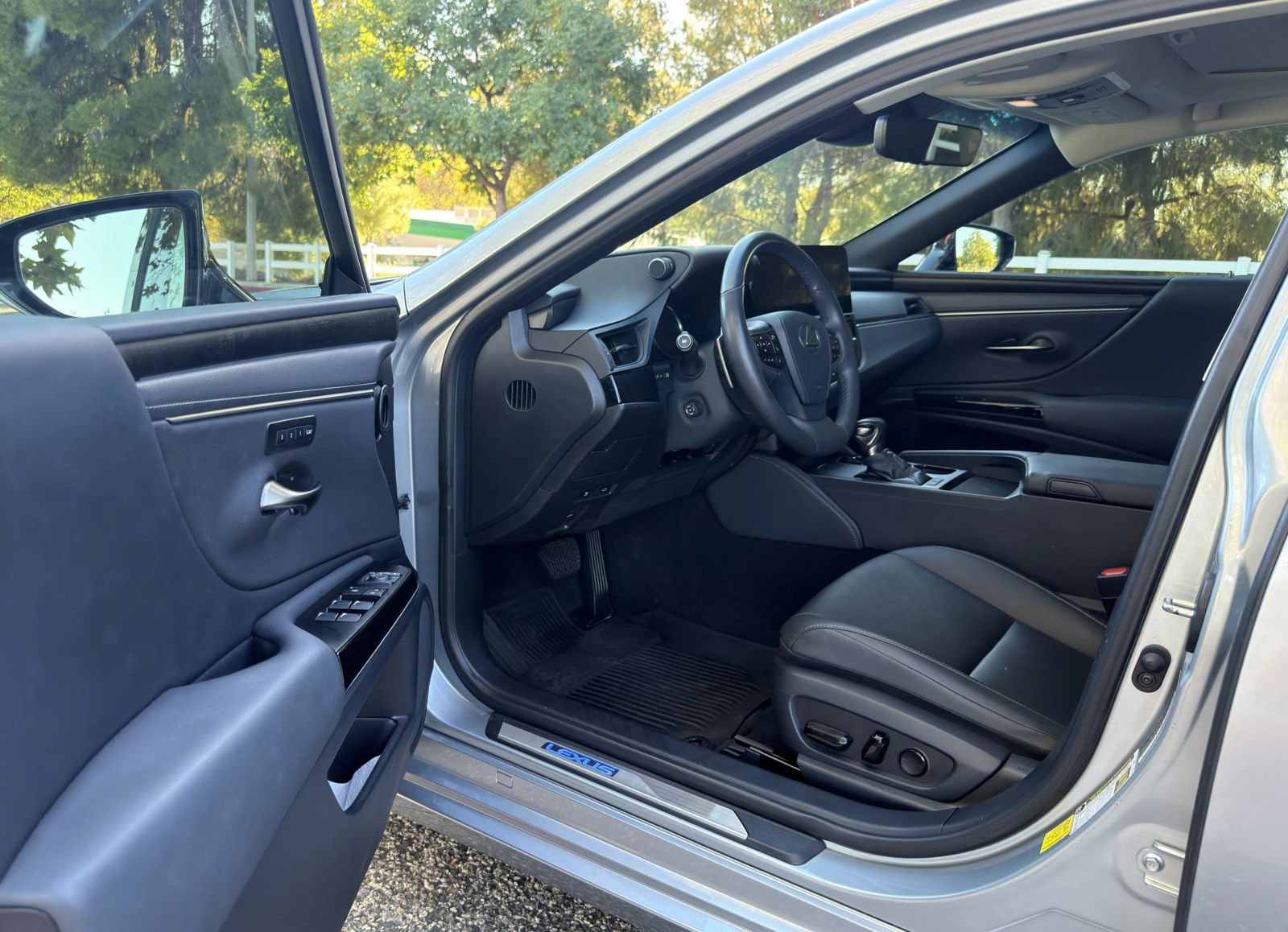 Used 2024 Lexus ES 300h w/ Premium Package FWD image 10