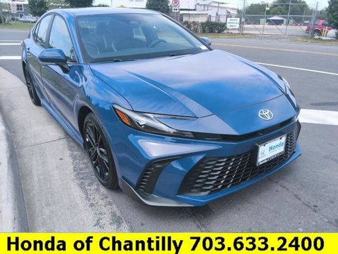 Used 2026 Toyota Camry SE FWD image 1