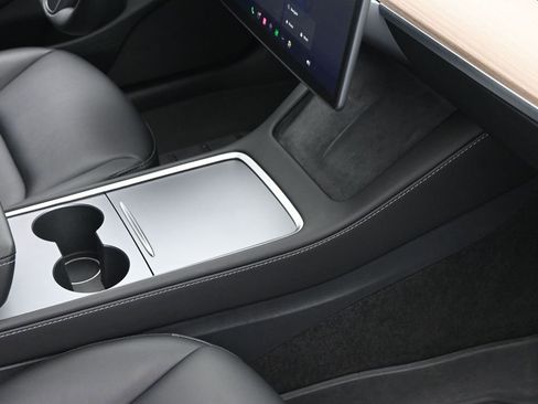 Used 2023 Tesla Model 3 Standard Range image 32