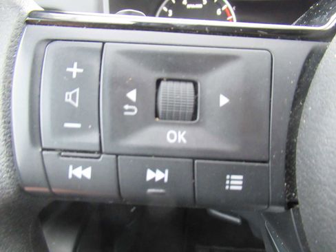 Used 2023 Nissan Rogue SV image 25