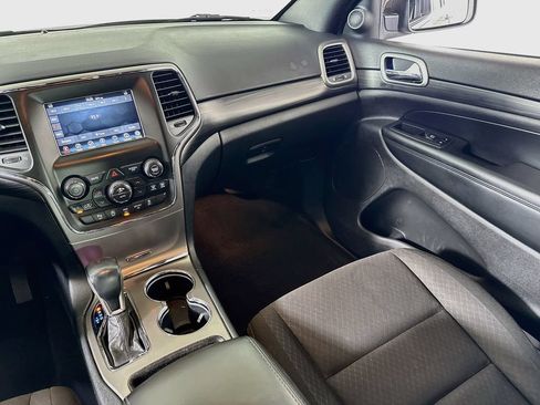 Used 2020 Jeep Grand Cherokee Laredo AWD/4WD image 21