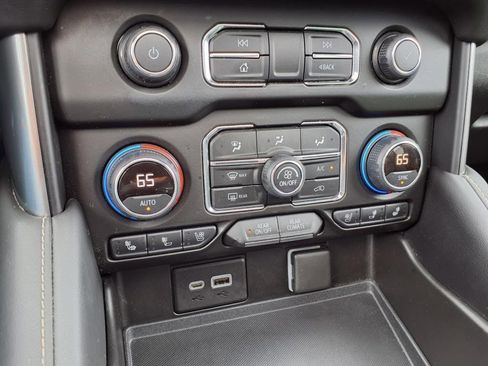 Used 2021 Chevrolet Tahoe Premier w/ Premium Package image 11