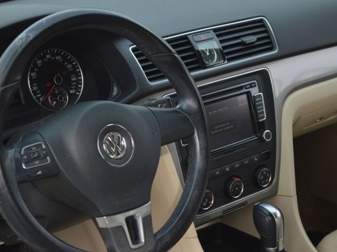 Used 2015 Volkswagen Passat 1.8T Limited Edition image 23