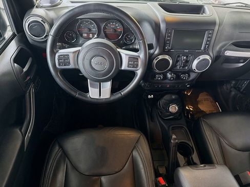 Used 2017 Jeep Wrangler Unlimited Rubicon AWD/4WD image 4