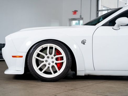 Used 2019 Dodge Challenger SRT Hellcat w/ Widebody Package RWD image 18